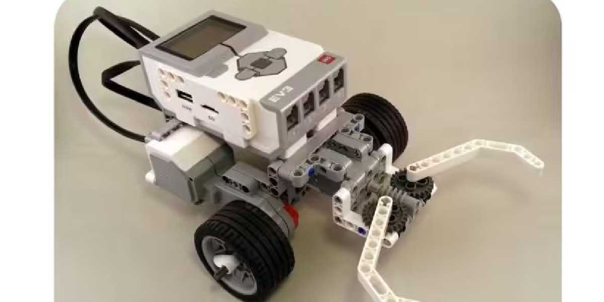 Powered Attachments – BrickJournal Issue 32 – Damien Kee